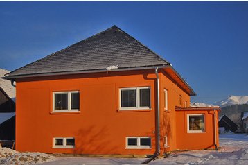 Eslovaquia Privát Uhorská Ves, Exterior